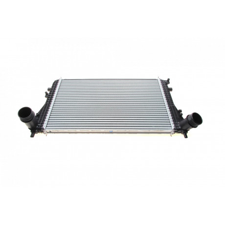 Радіатор інтеркулера VW Passat/Sharan/Tiguan 1.4-2.0D 05-