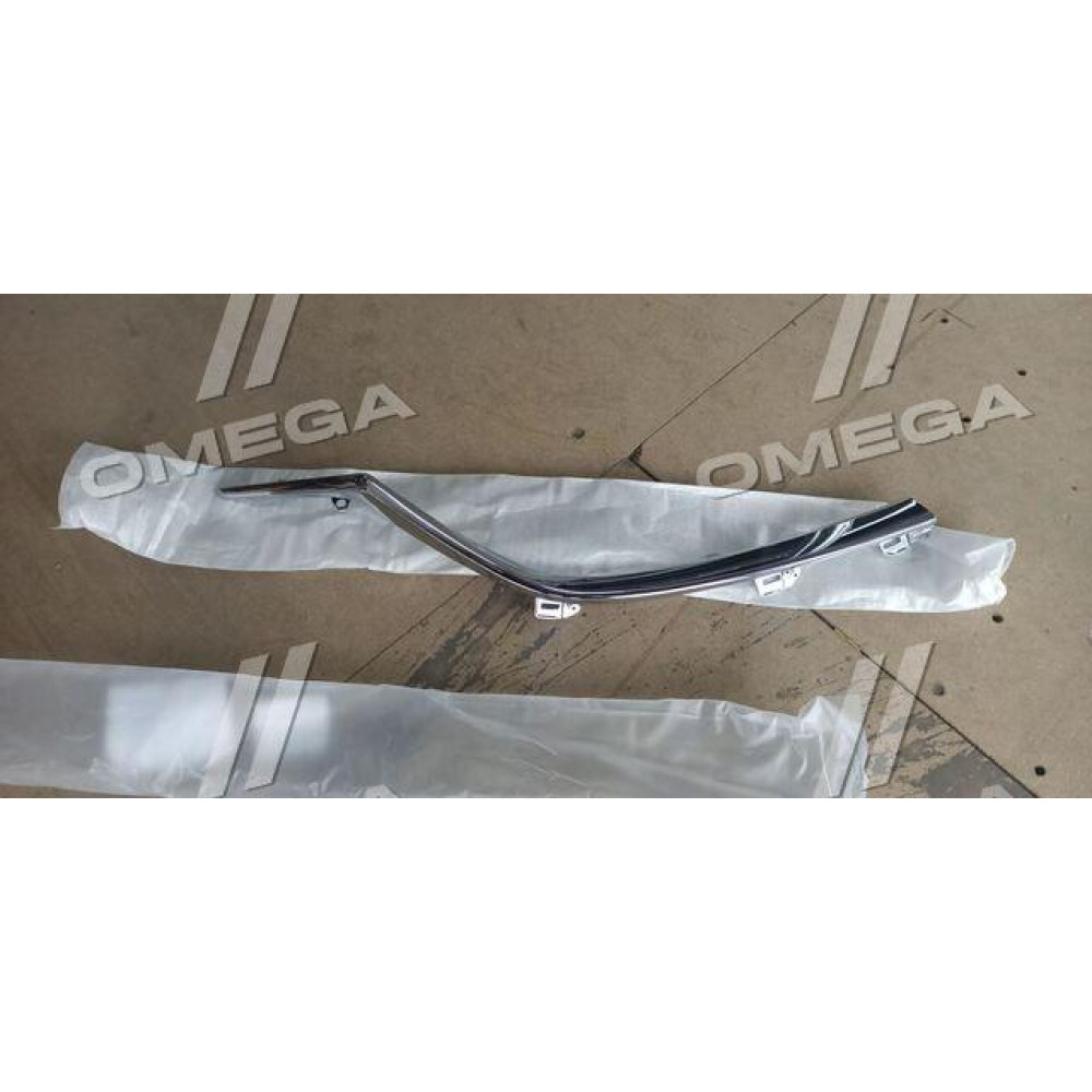 Молдинг решетки радиатора пра. MAZDA 6 13-16 (TEMPEST)