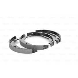 Колодка гальм. барабан. ст.торм BMW 3(E46) 5(E39) (вир-во Bosch)